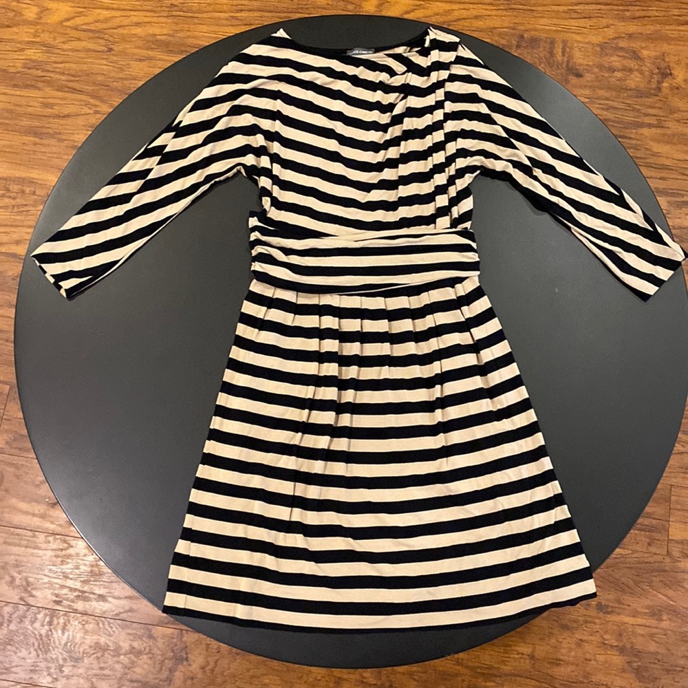 Vince Camuto black/tan striped dress. 3/4 sleeves. Size- small